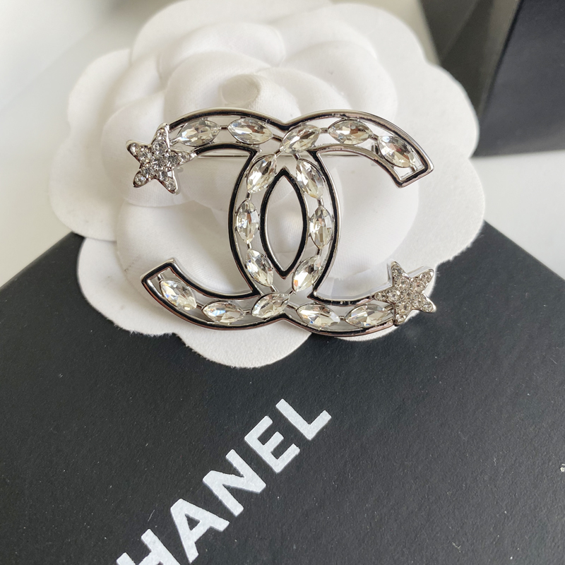 C125 Chanel brooch 107162