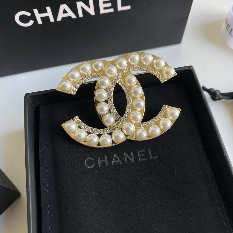 C036 Chanel brooch 107164