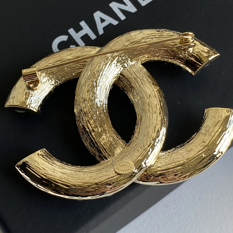 C036 Chanel brooch 107164