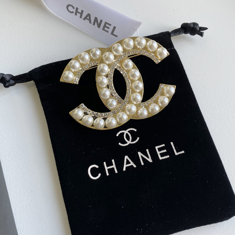 C036 Chanel brooch 107164