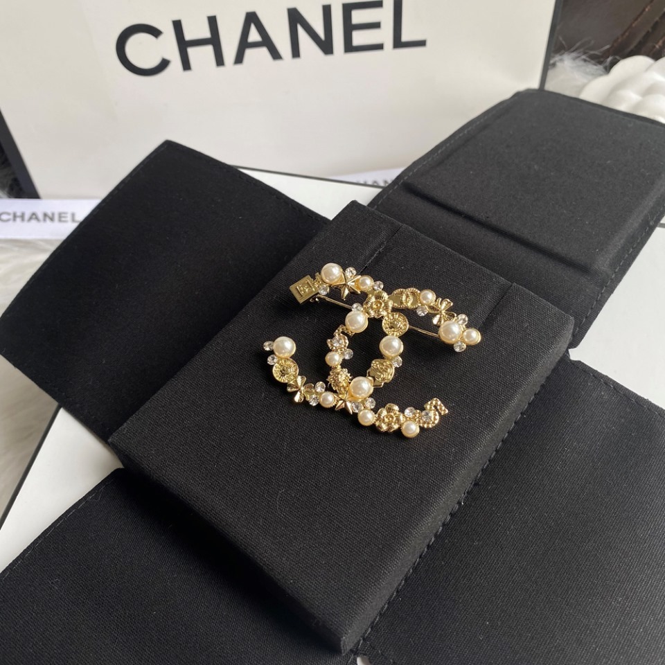 C014 Chanel brooch 107168
