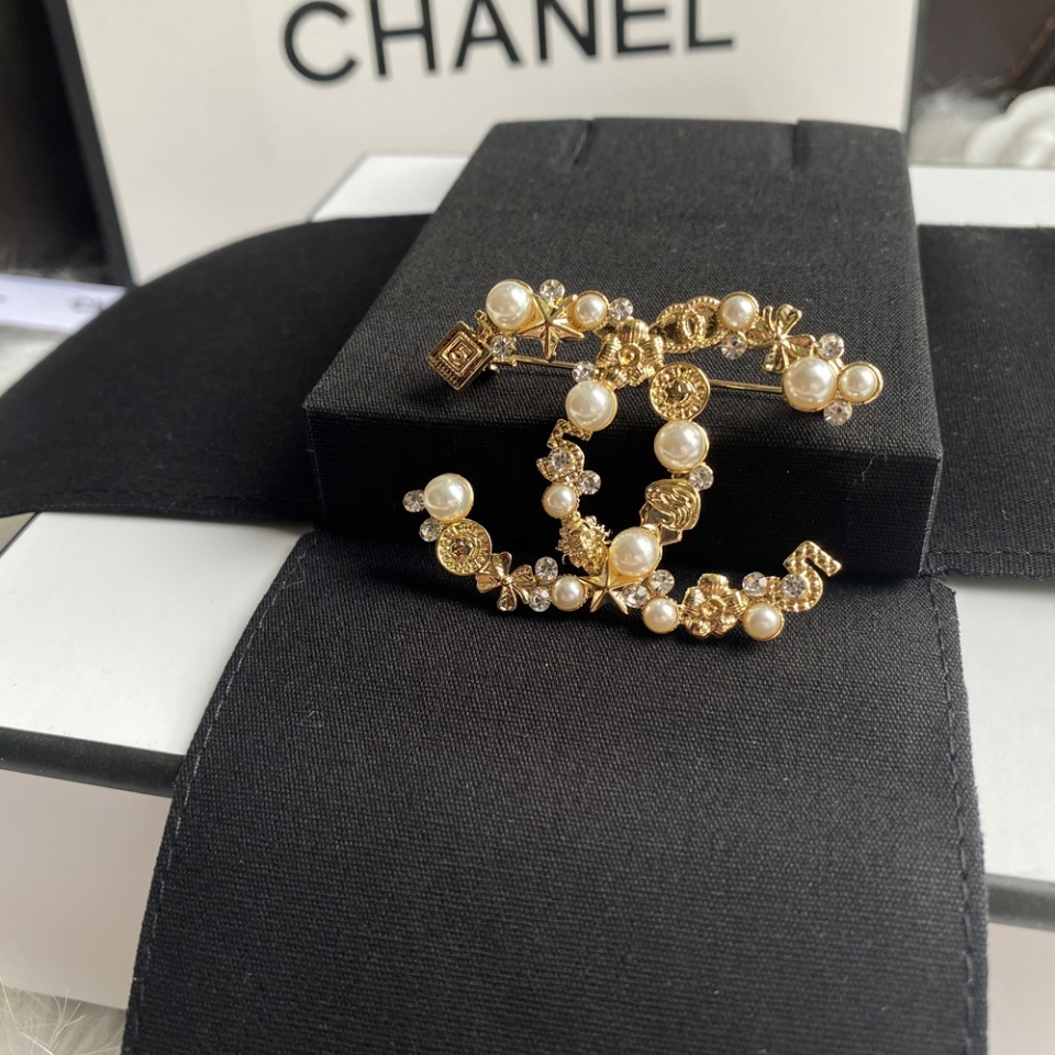 C014 Chanel brooch 107168