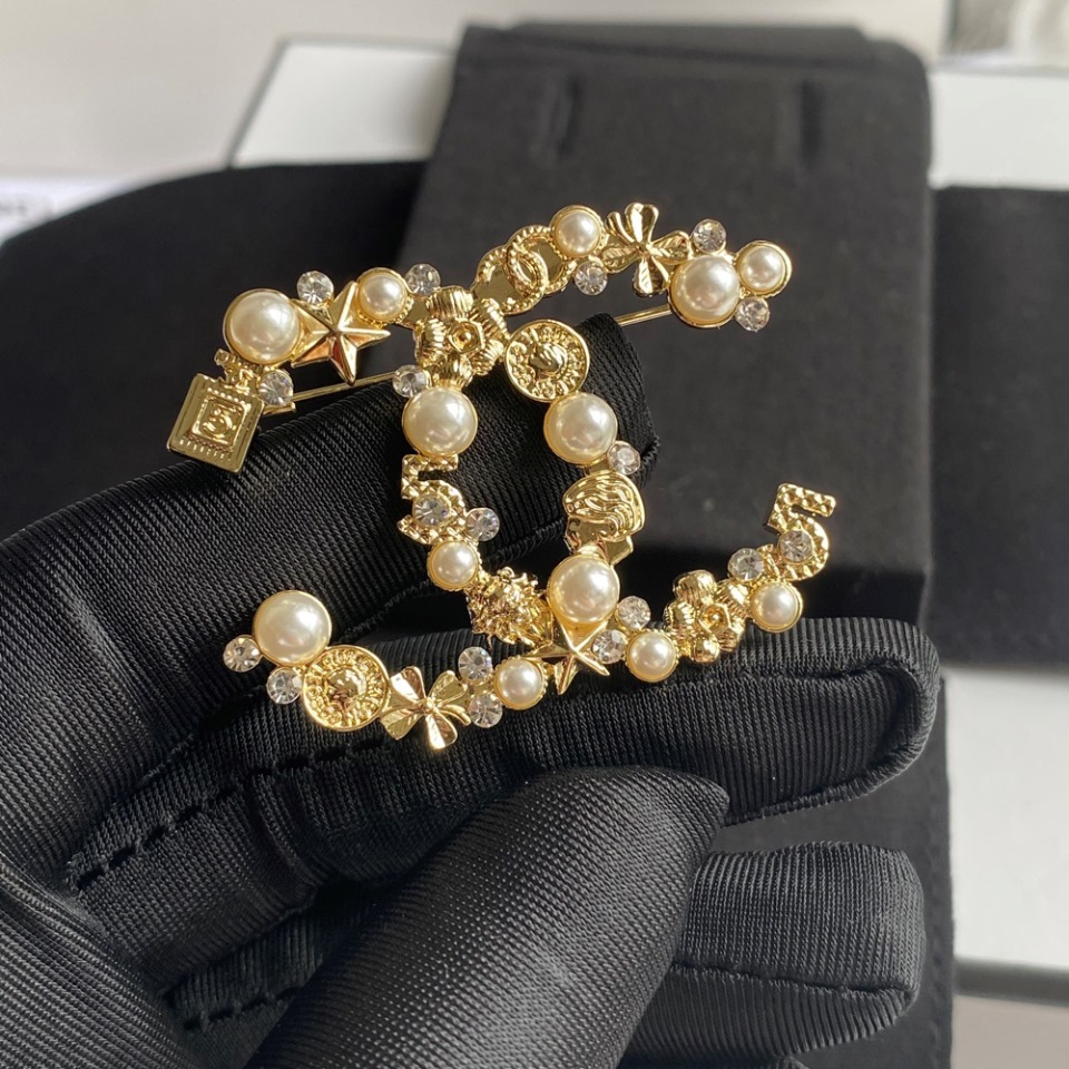 C014 Chanel brooch 107168