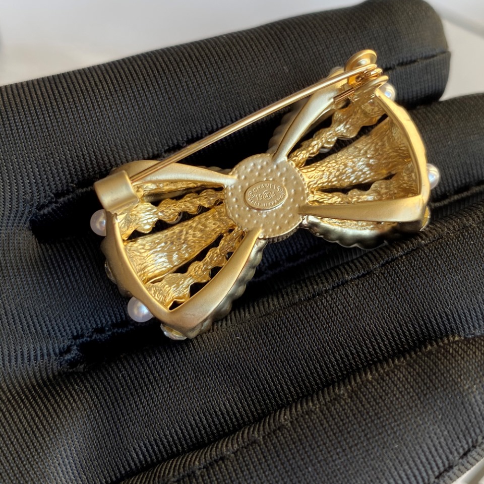 C105-chanel brooch 107170