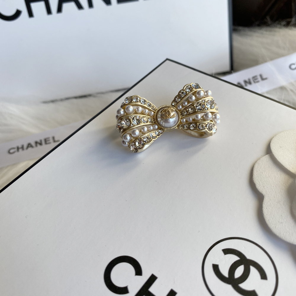 C105-chanel brooch 107170
