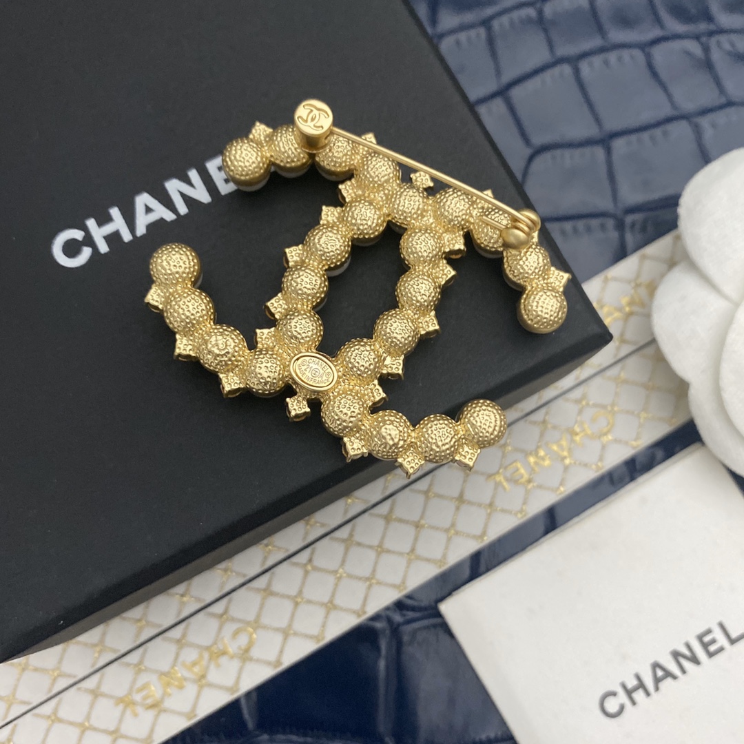 C041 Chanel brooch 107222