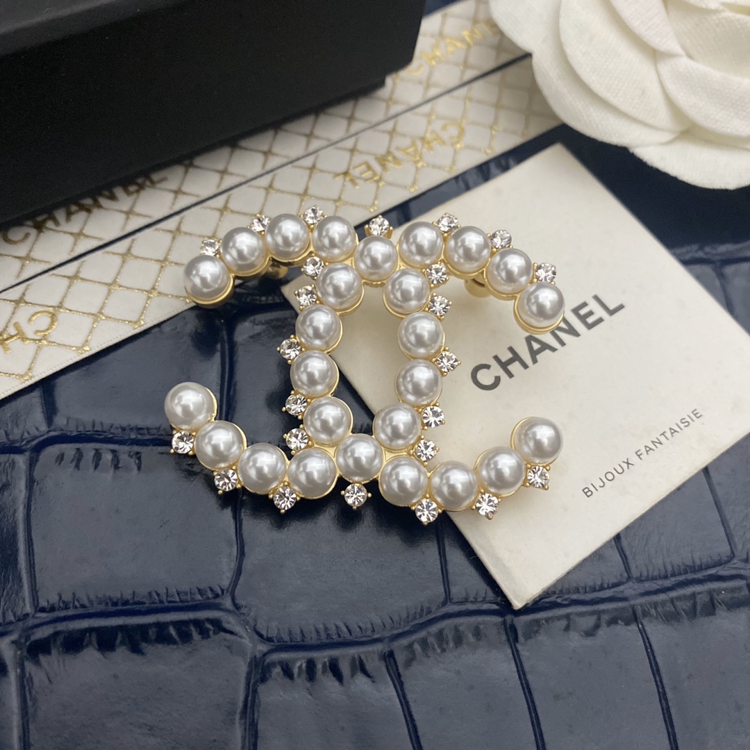 C041 Chanel brooch 107222