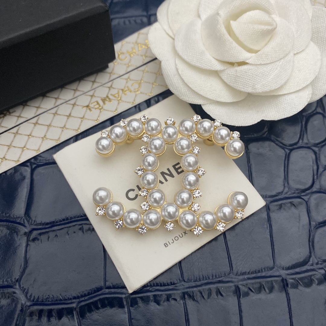 C041 Chanel brooch 107222