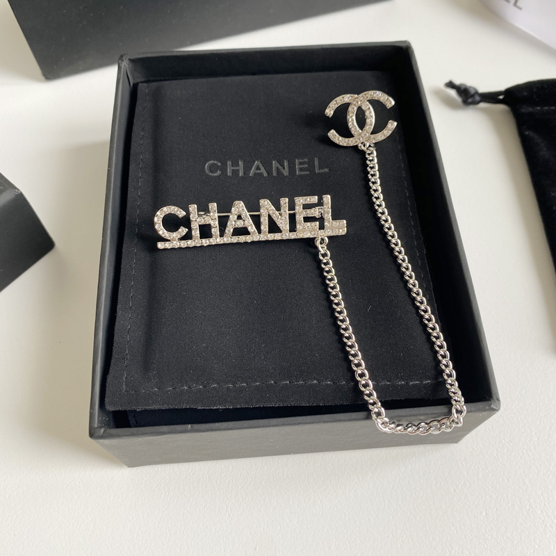 C133 Chanel brooch 107228