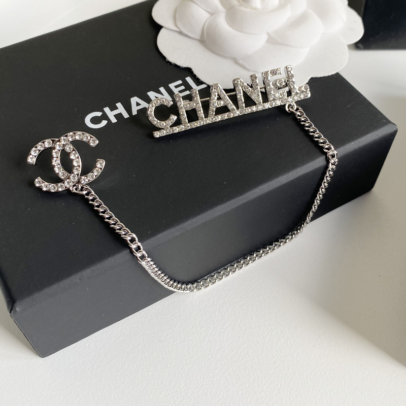 C133 Chanel brooch 107228