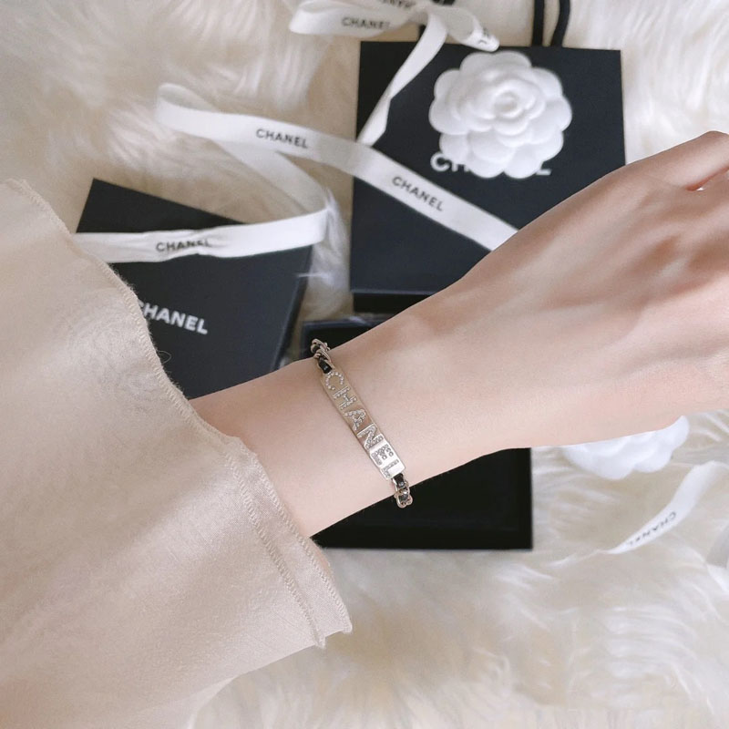 B056-1 Chanel bracelet 104492