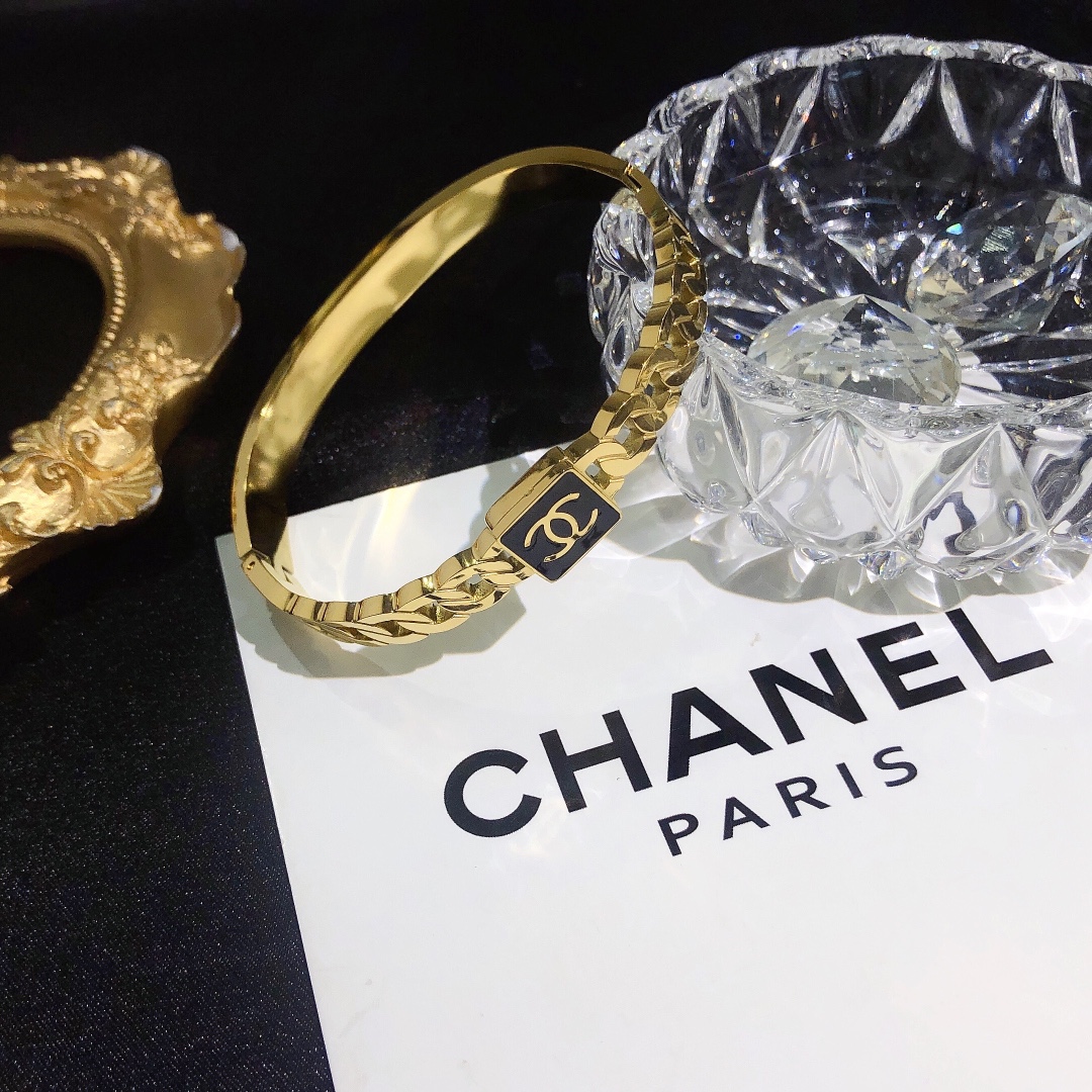 S166   chanel bracelet 104963