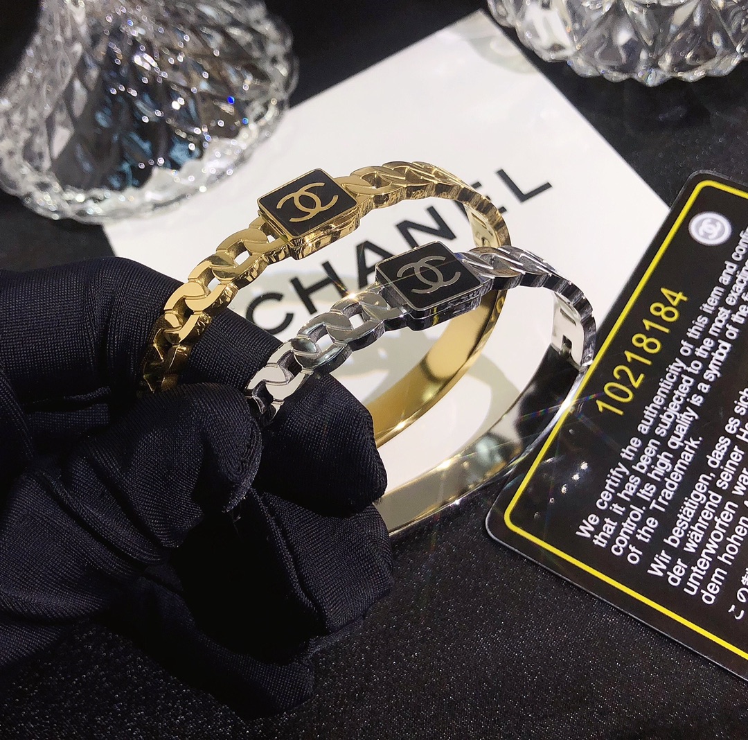 S166   chanel bracelet 104963
