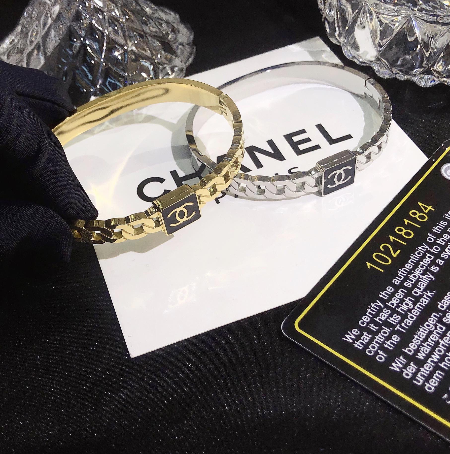 S166   chanel bracelet 104963
