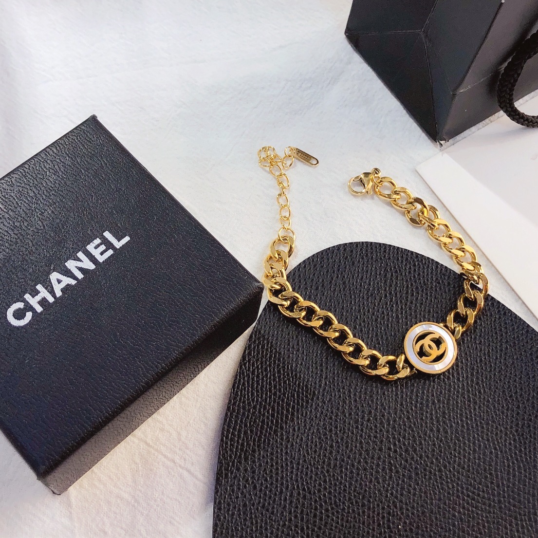 Chanel bracelet 105046