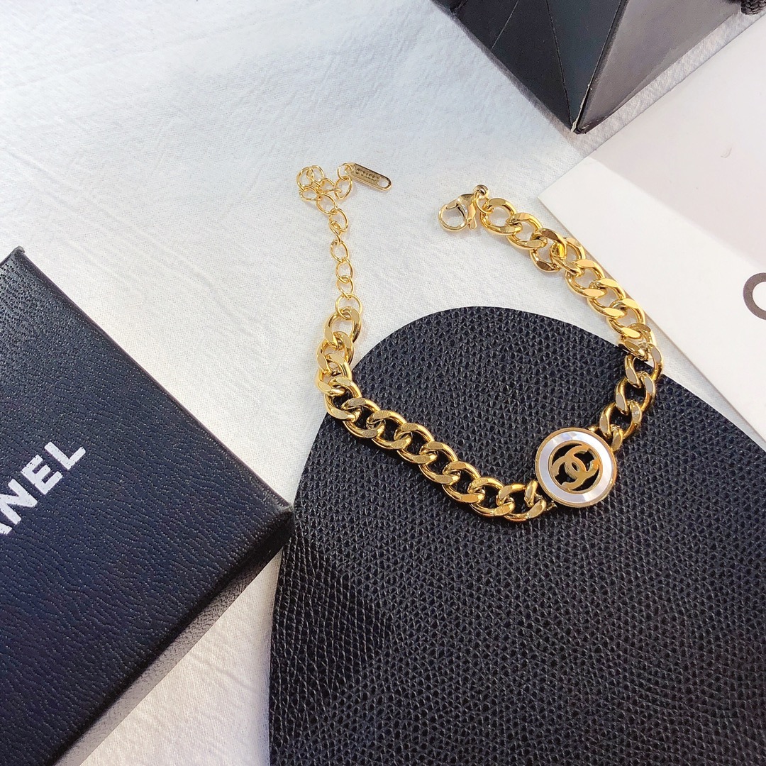 Chanel bracelet 105046
