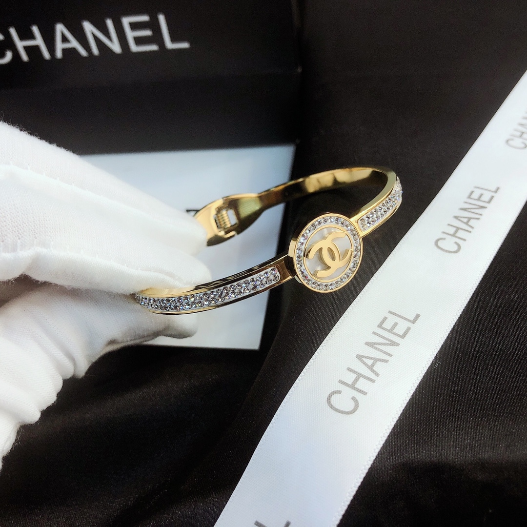 Chanel bracelet 105374