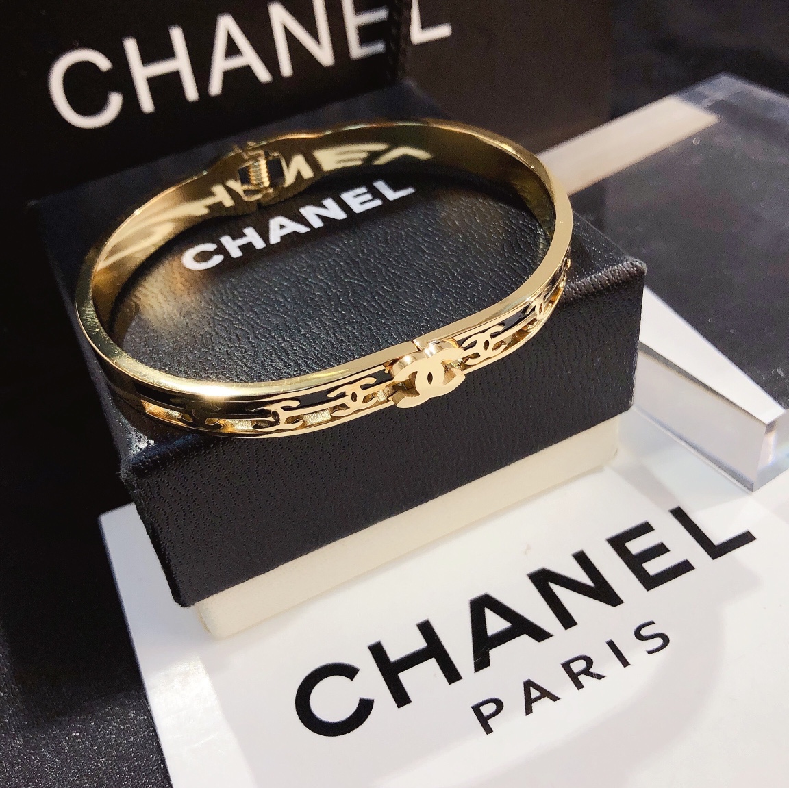 Chanel bracelet 105750