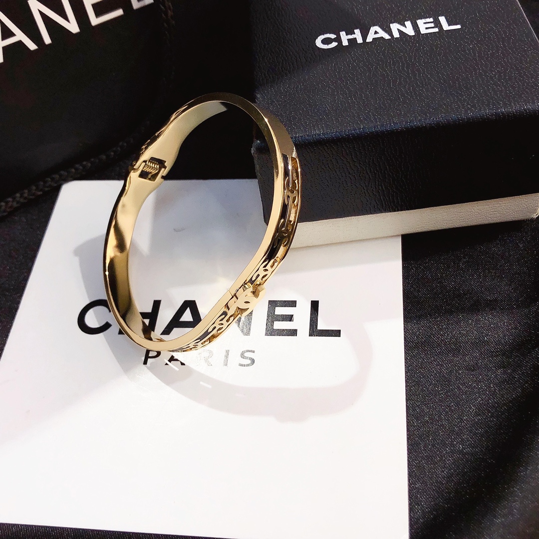 Chanel bracelet 105750