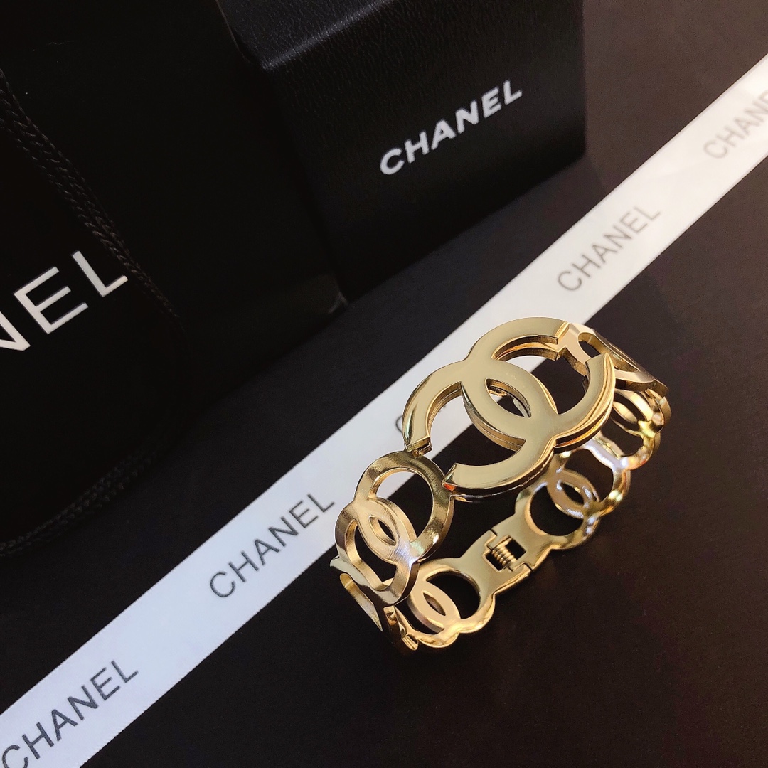 S077  Chanel bracelet 104949