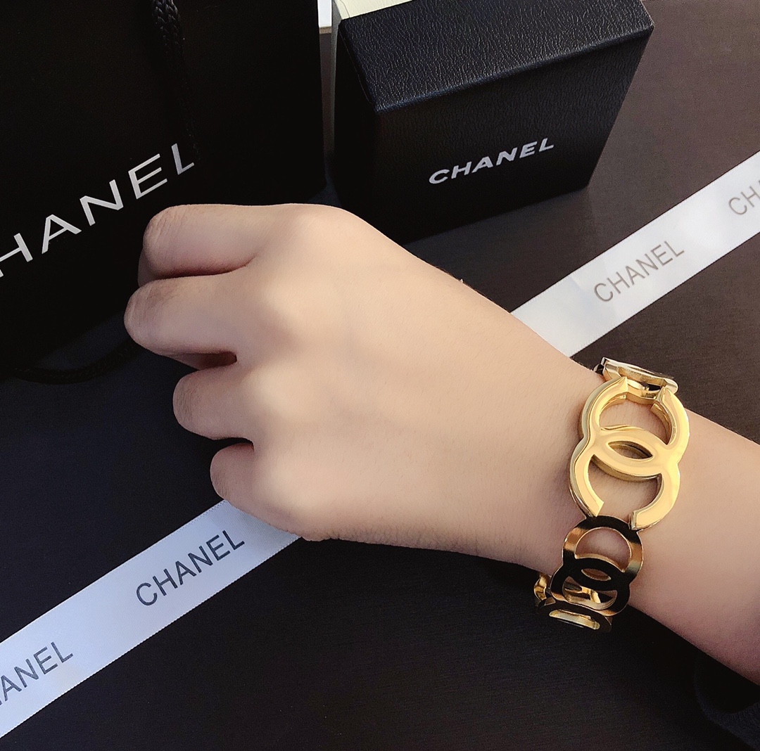 S077  Chanel bracelet 104949