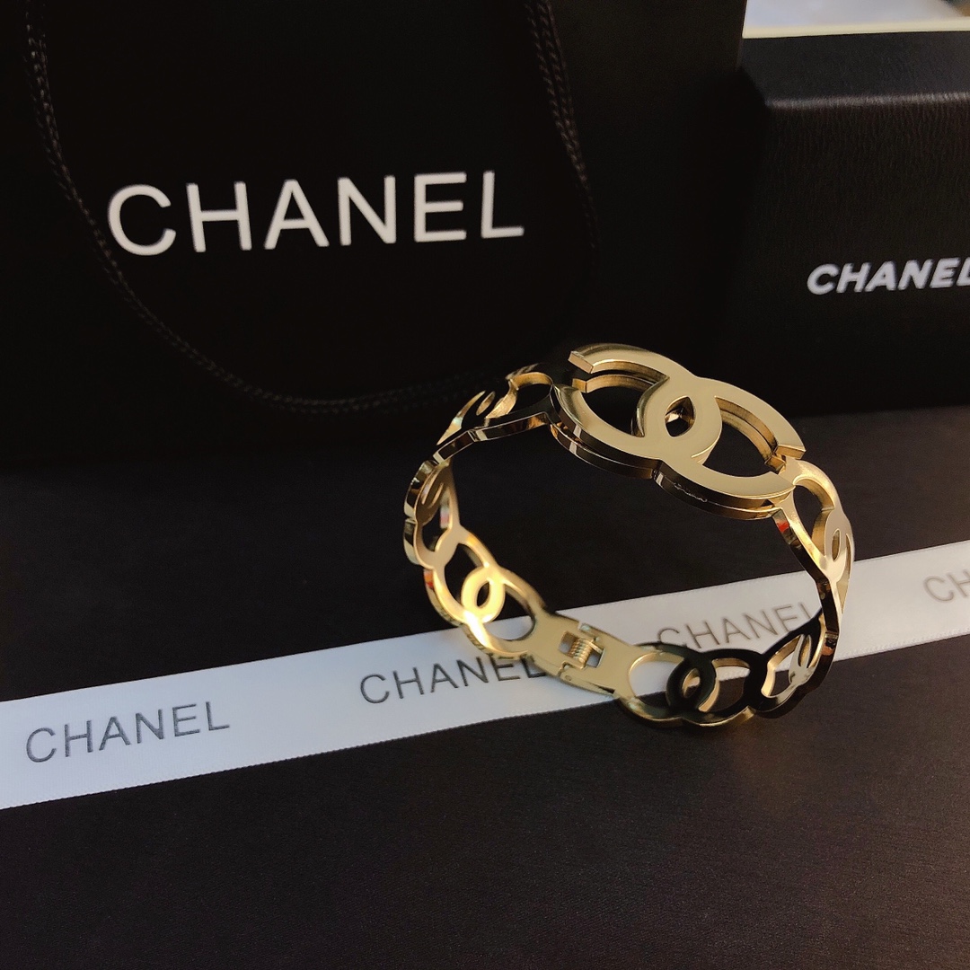 S077  Chanel bracelet 104949