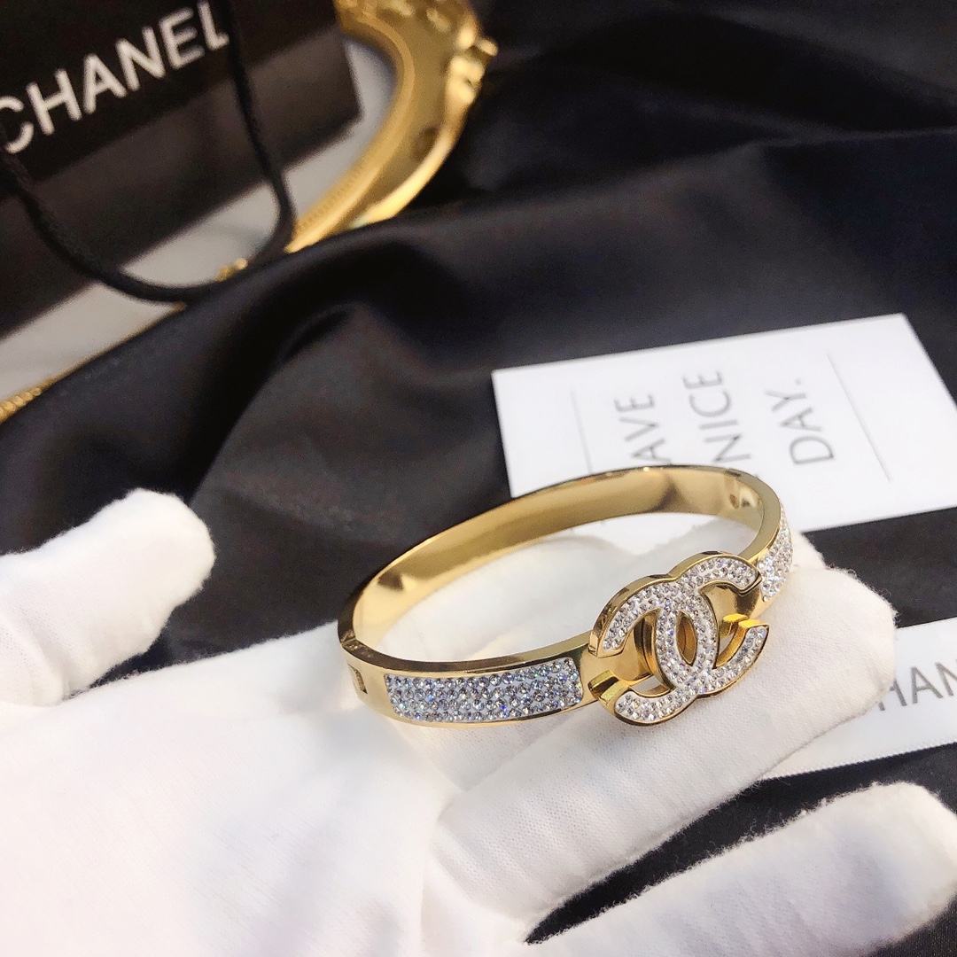 S133  Chanel bracelet 106239