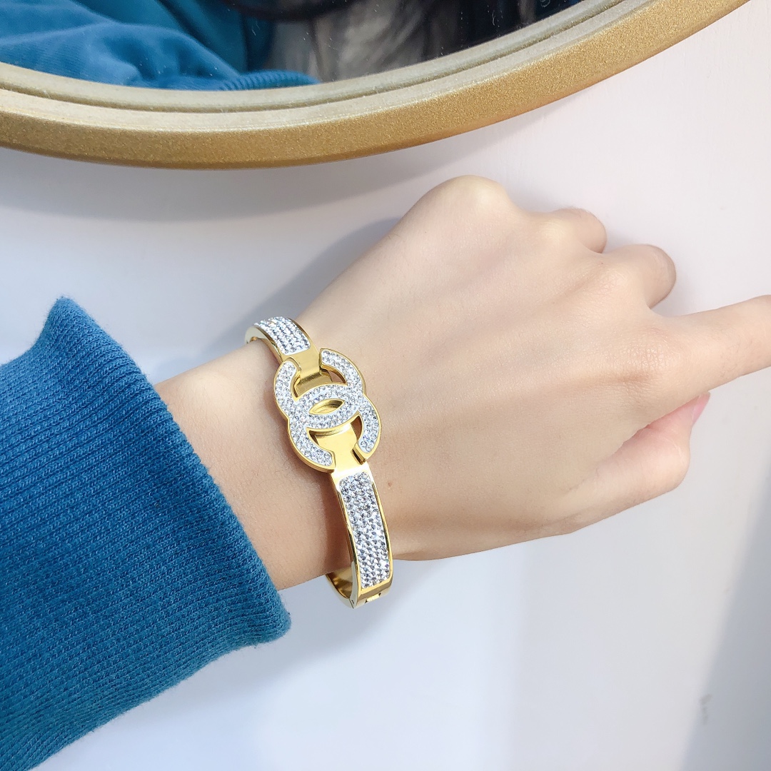 S133  Chanel bracelet 106239