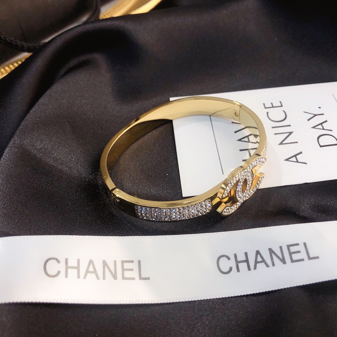 S133  Chanel bracelet 106239