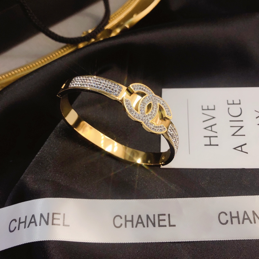 S133  Chanel bracelet 106239