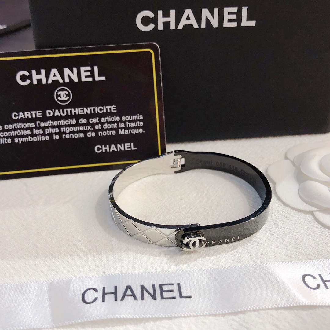 S210   Chanel bracelet 106256