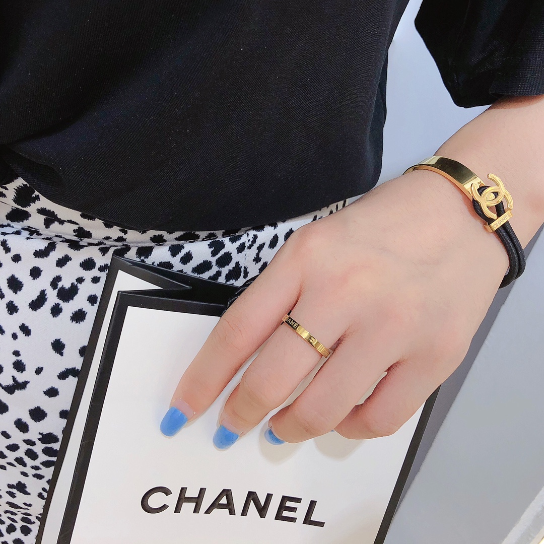 Chanel bracelet 106368