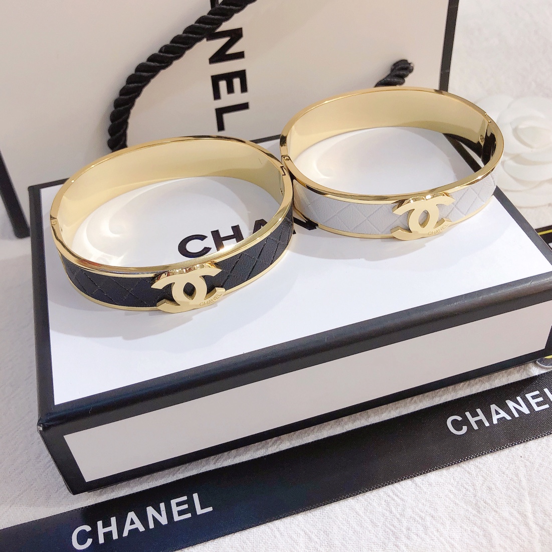 Chanel bracelet 106485