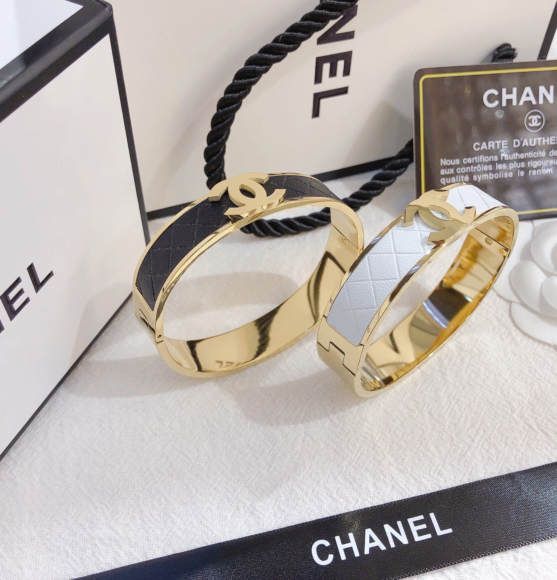 Chanel bracelet 106485