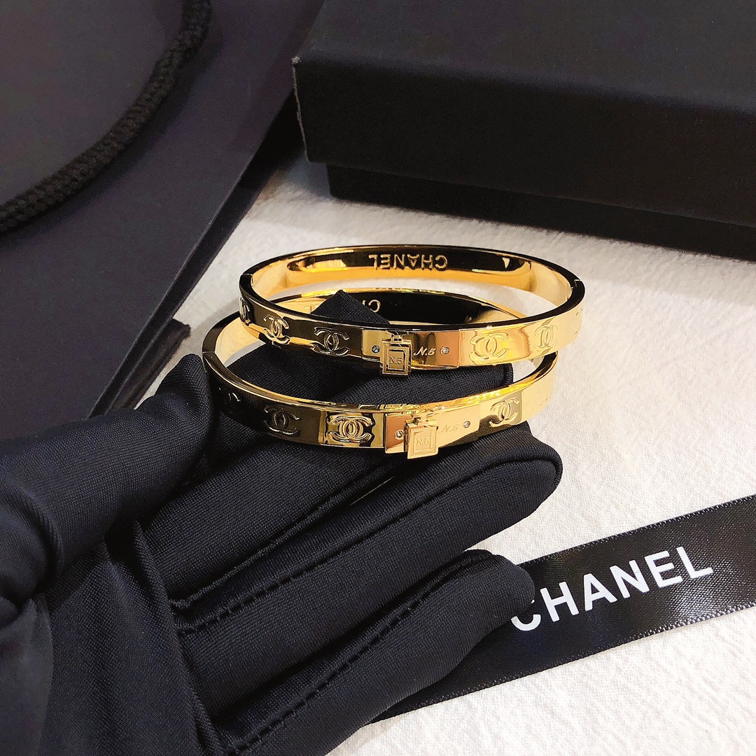 S242  Chanel bracelet 106776