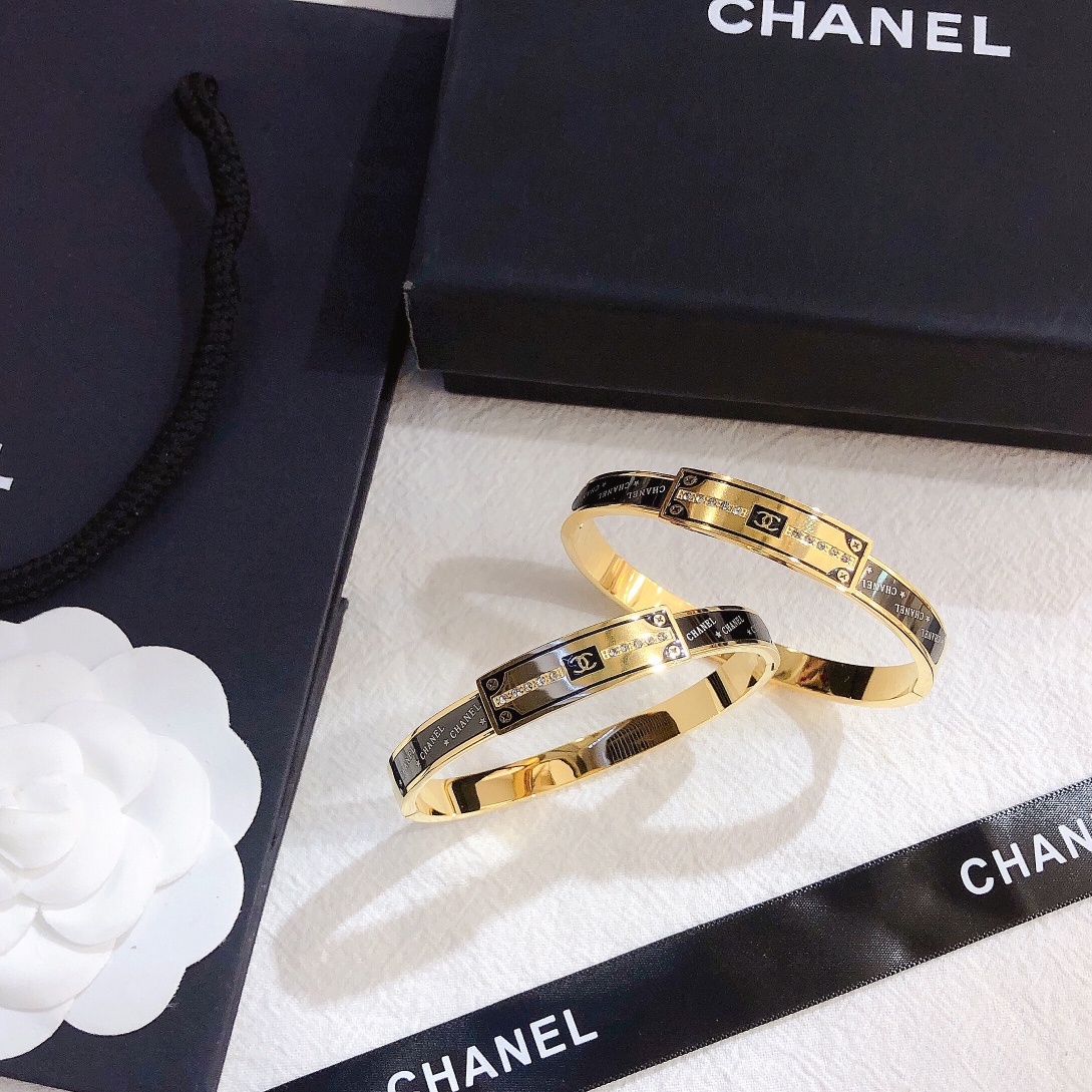 S244  Chanel bracelet 106777