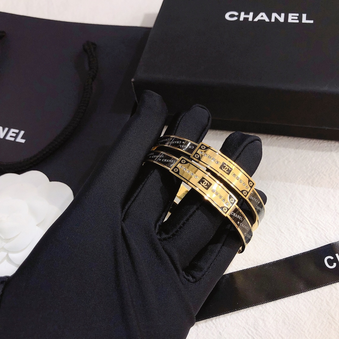 S244  Chanel bracelet 106777