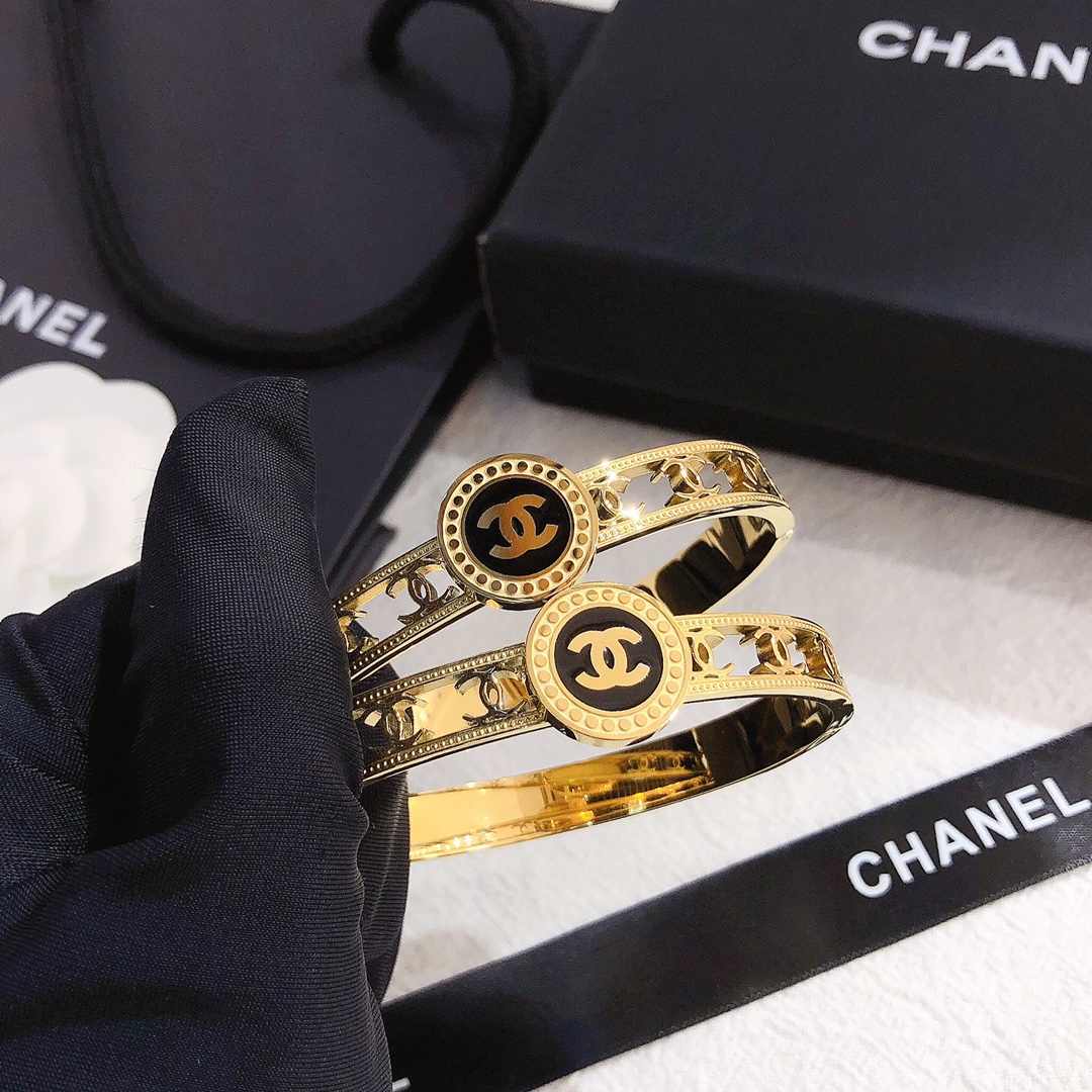 S245 Chanel bracelet 106778