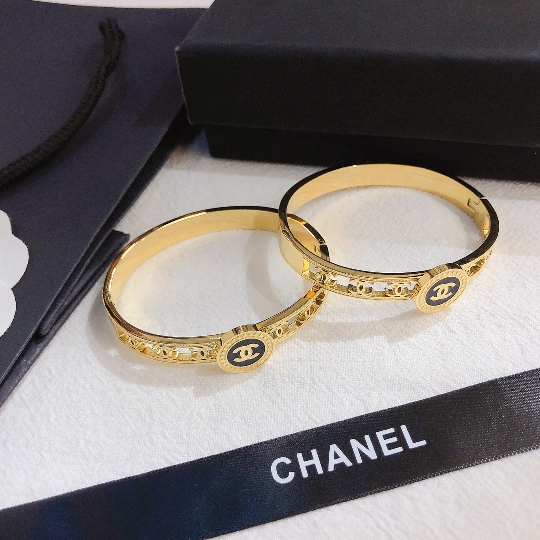 S245 Chanel bracelet 106778