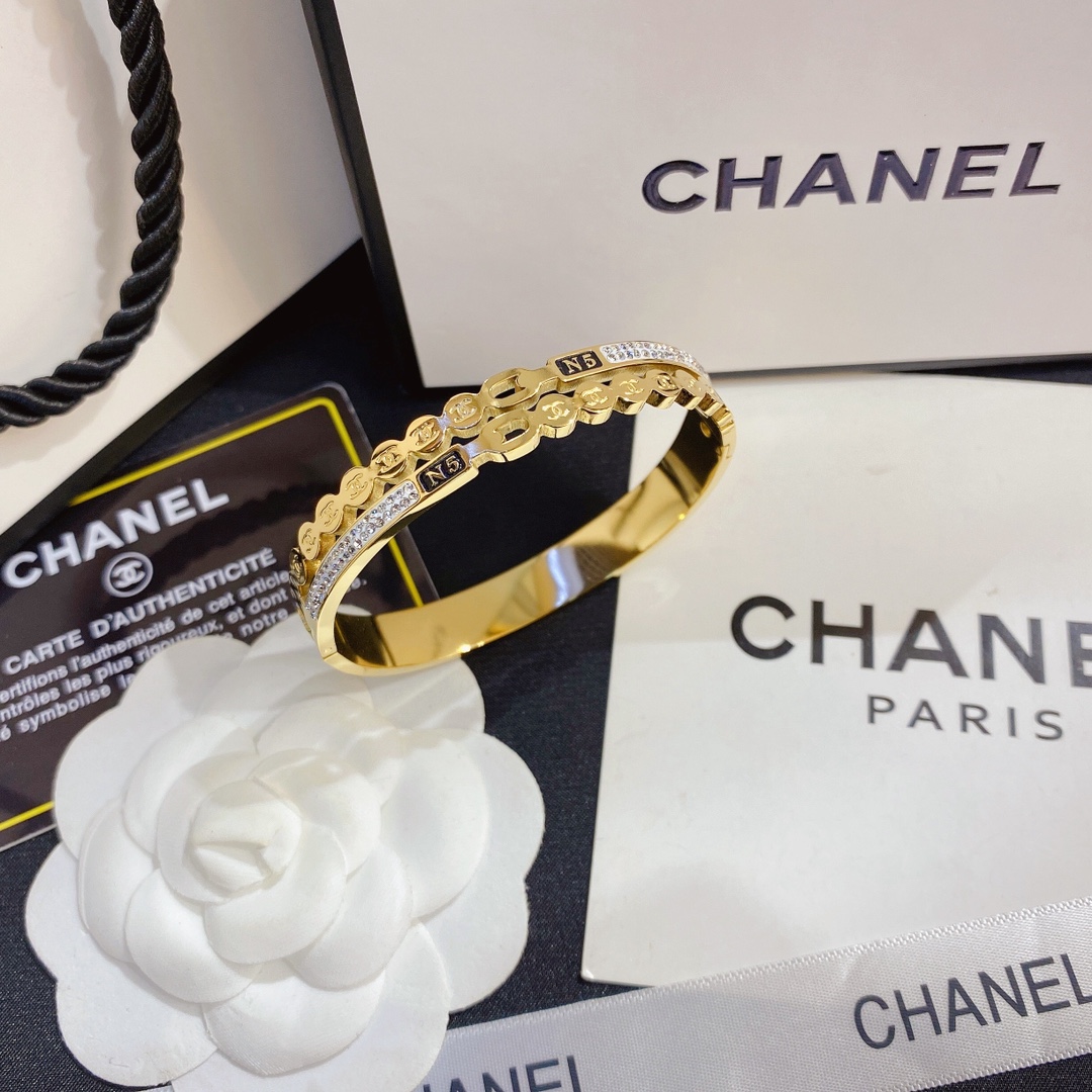 S260     Chanel bracelet 106944
