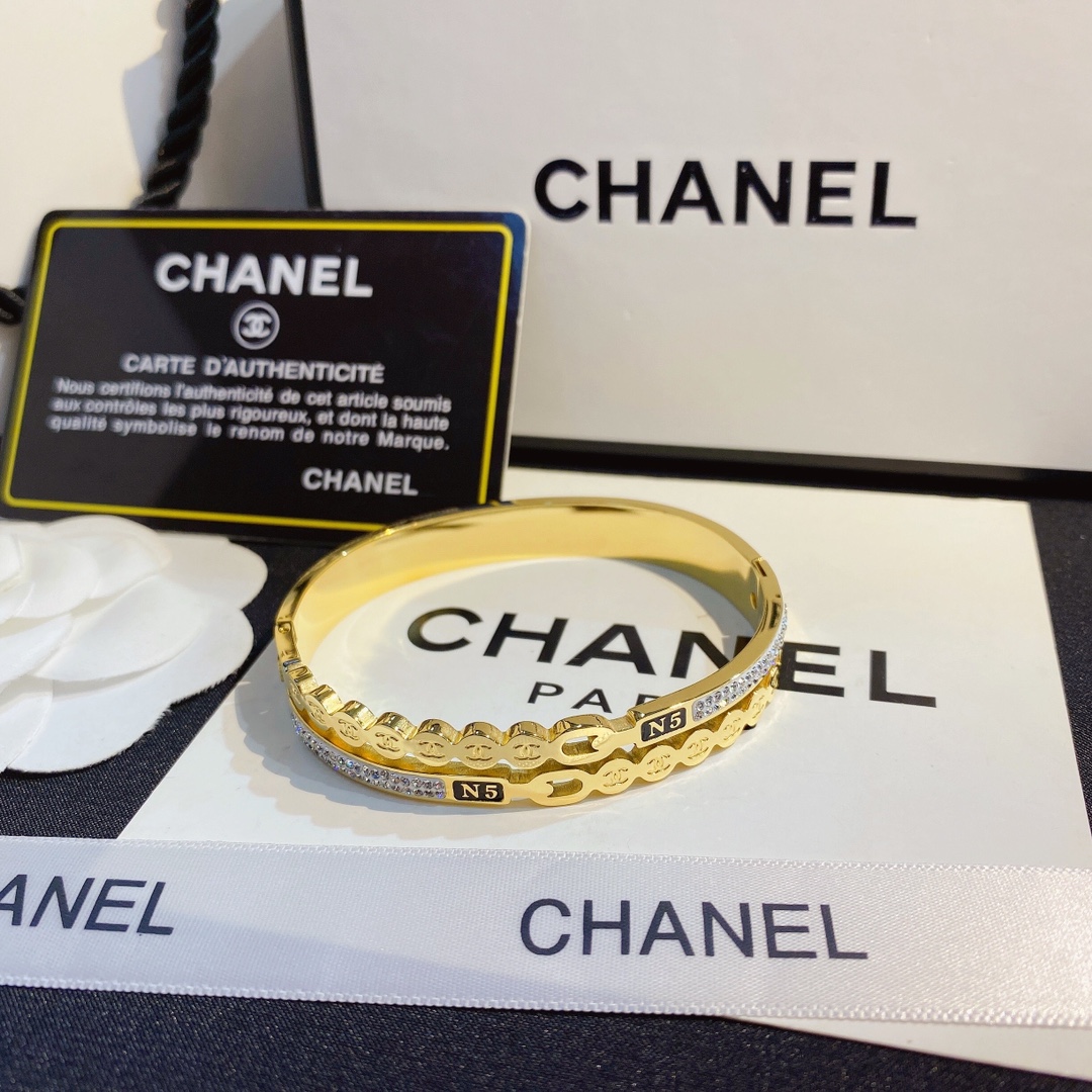 S260     Chanel bracelet 106944