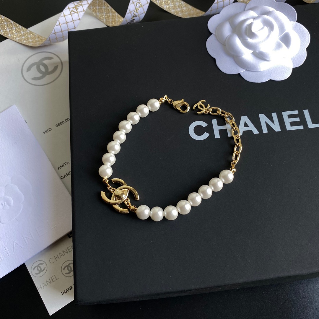 B076 Chanel bracelet 107110