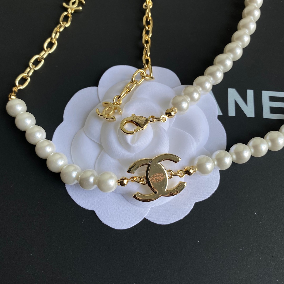 B076 Chanel bracelet 107110