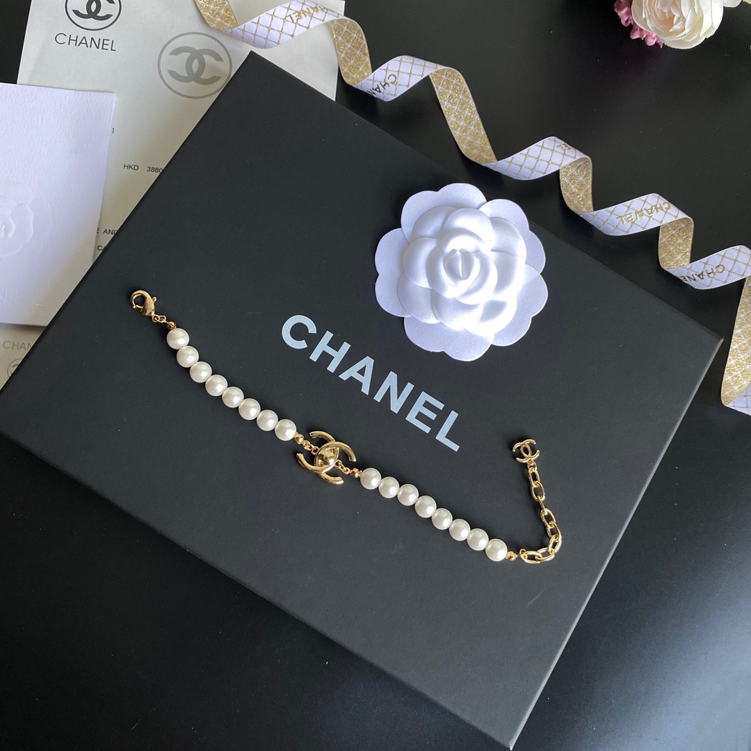 B076 Chanel bracelet 107110