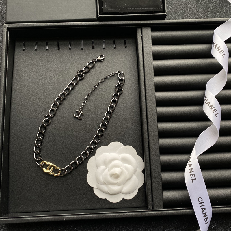 B215 Chanel necklace 104633