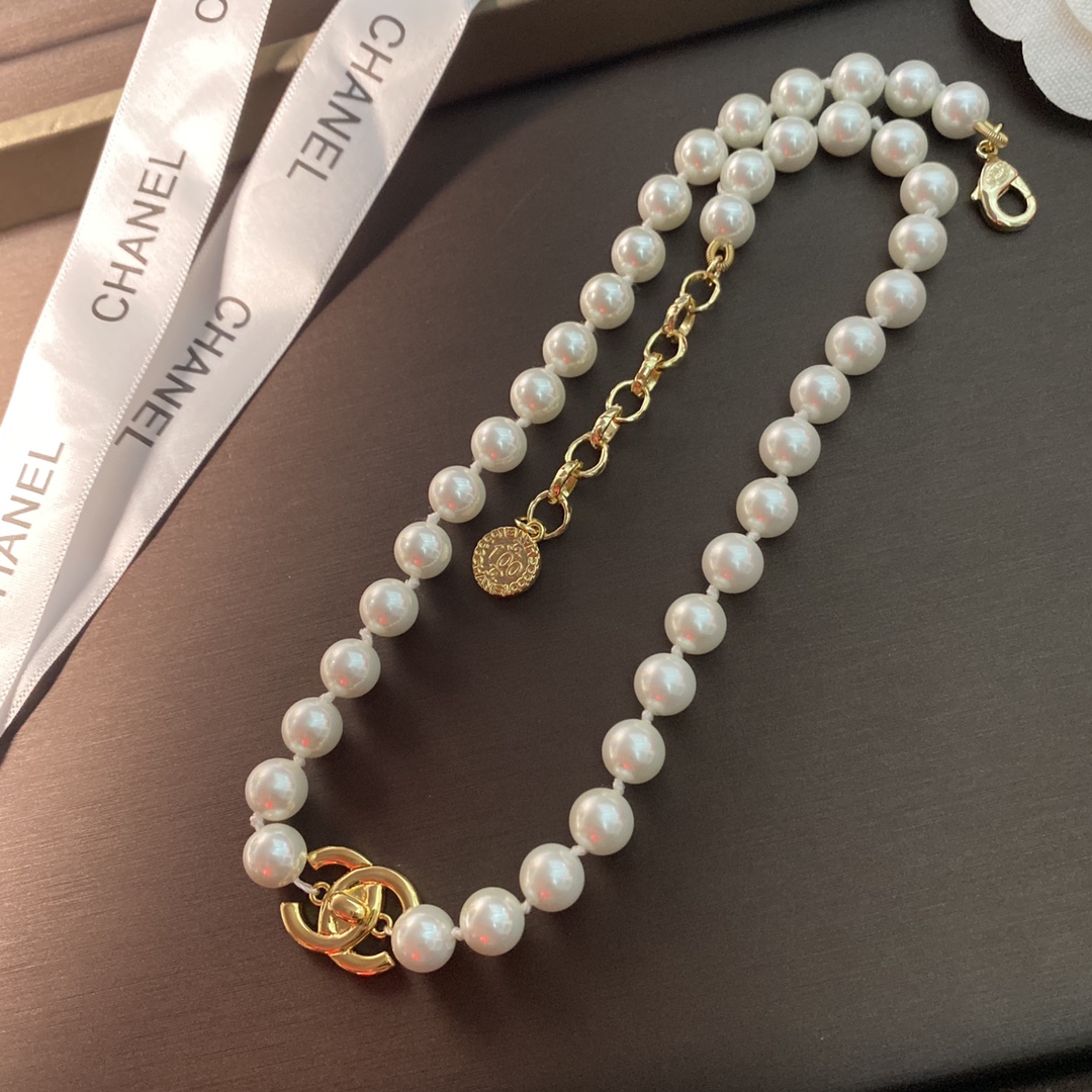 B040 Chanel necklace 104668