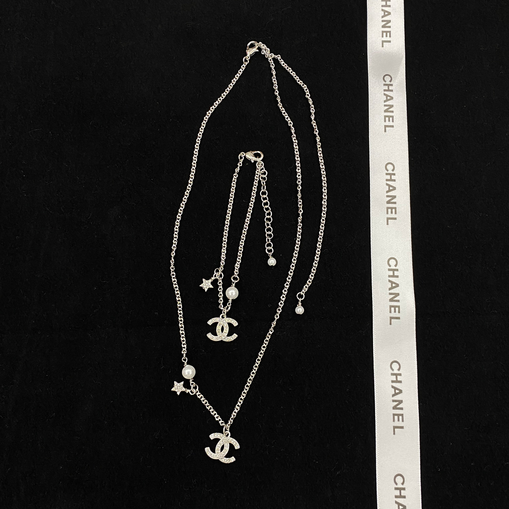 B169 Chanel necklace