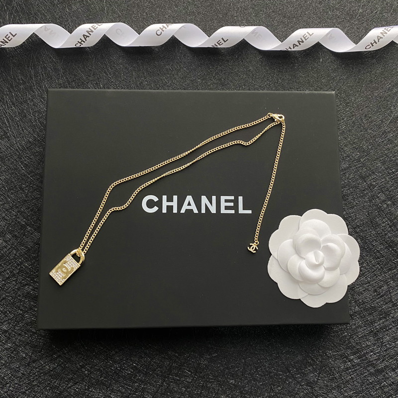 B069 Chanel necklace 104742