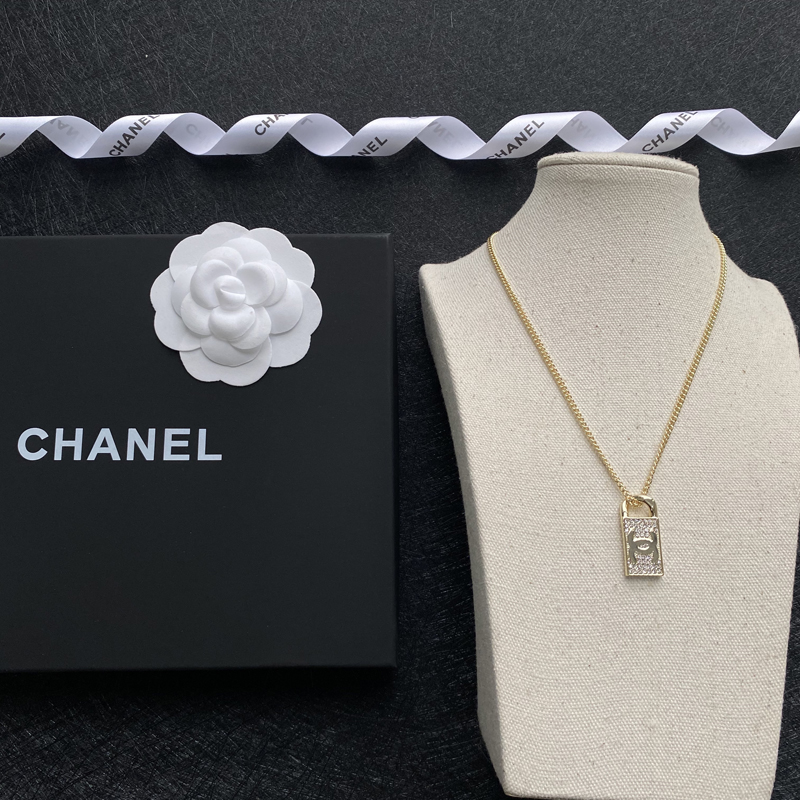 B069 Chanel necklace 104742