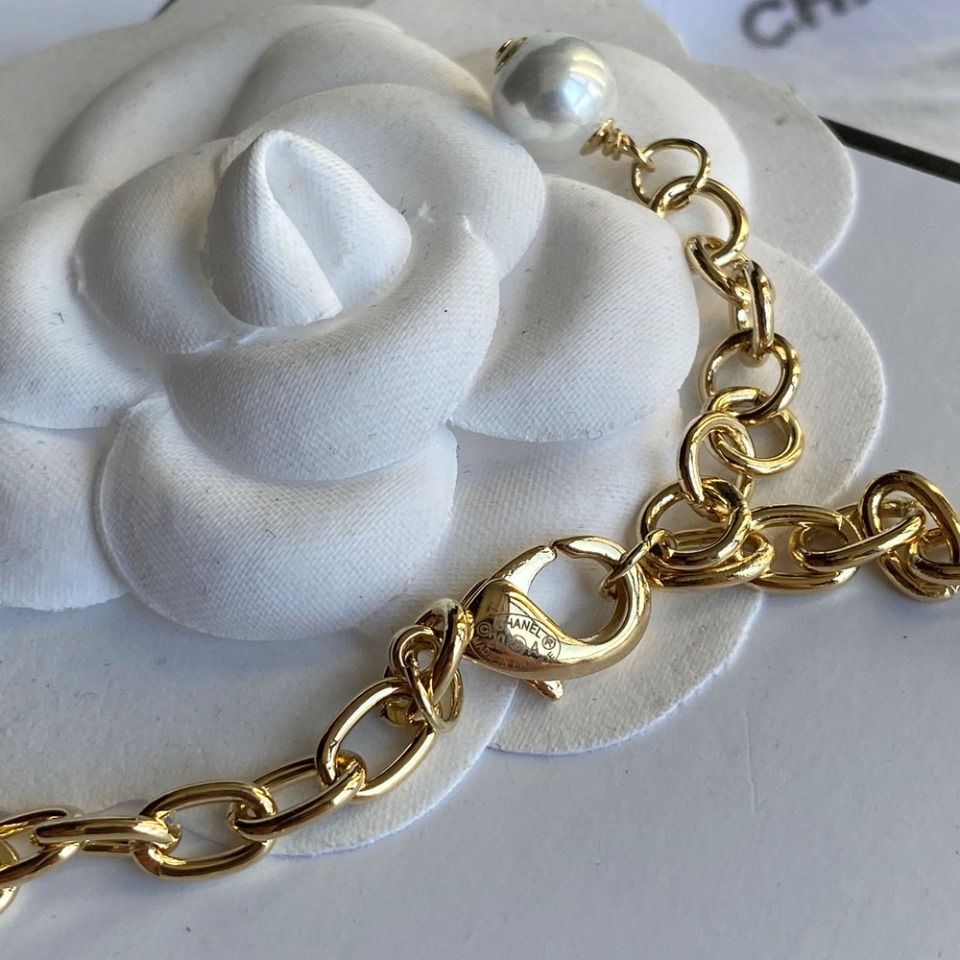 B081 Chanel necklace 104718